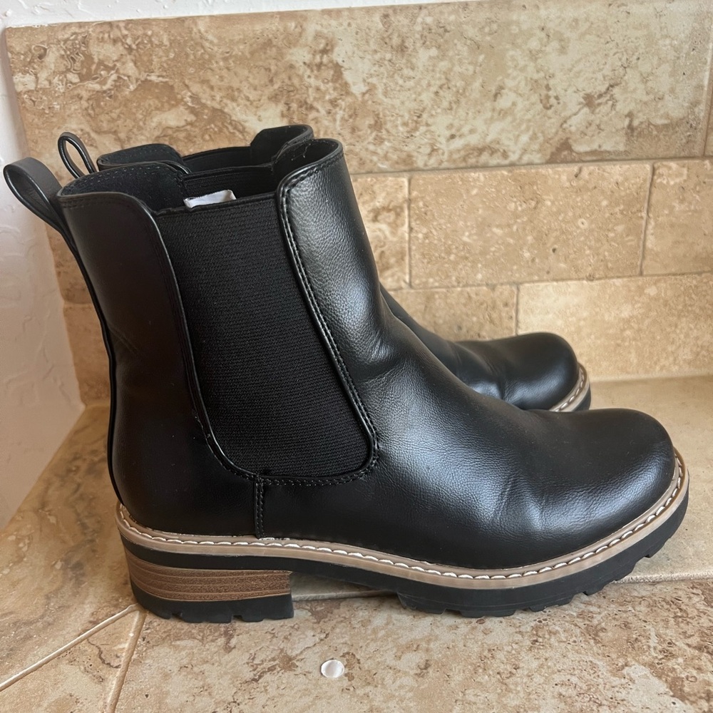 Black Chelsea Boots